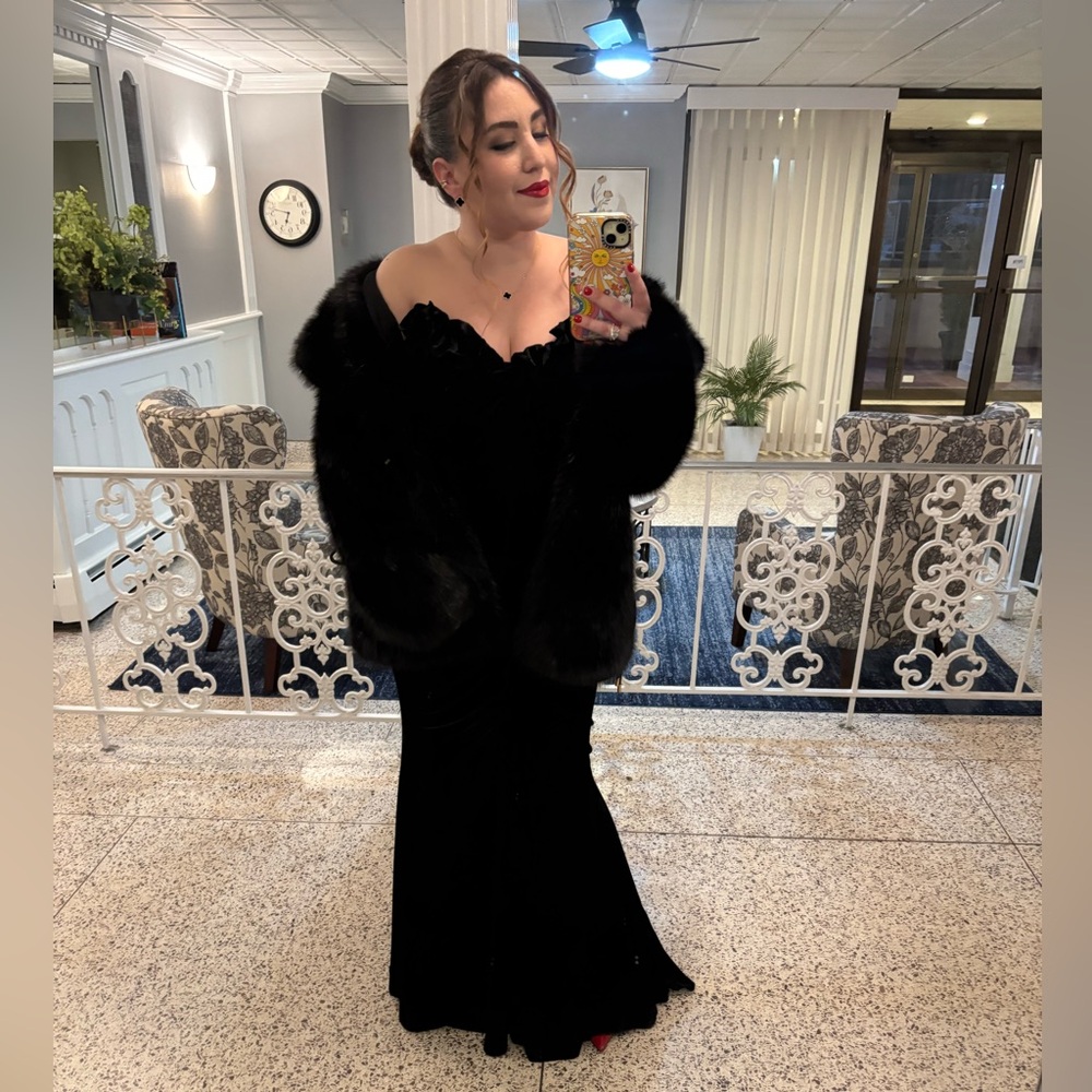 ⭐️ Meet Your Posher, Antonia ⭐️ - Picture 3 of 16